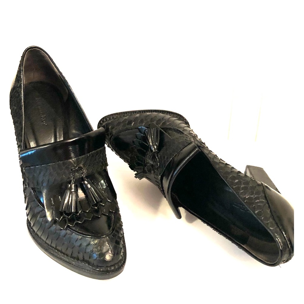 Rachel Roy black leather/snakeskin pumps